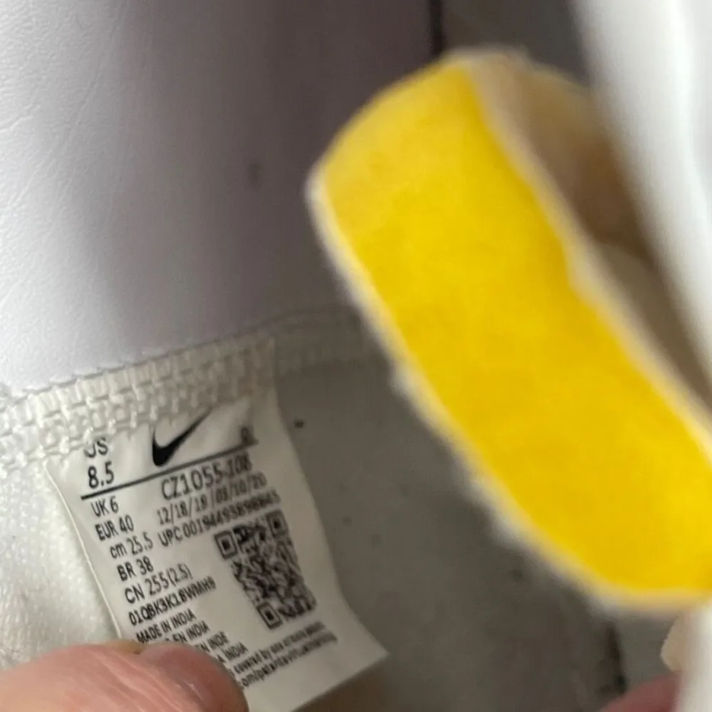 Nike White Lemon Venom Blazer Mid 77 Sneaker Athletic Shoes Size 8.5